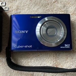Sony Cyber-shot 14.1 MP Digital Camera - Vibrant Blue, DSC-W330. (Make me offer